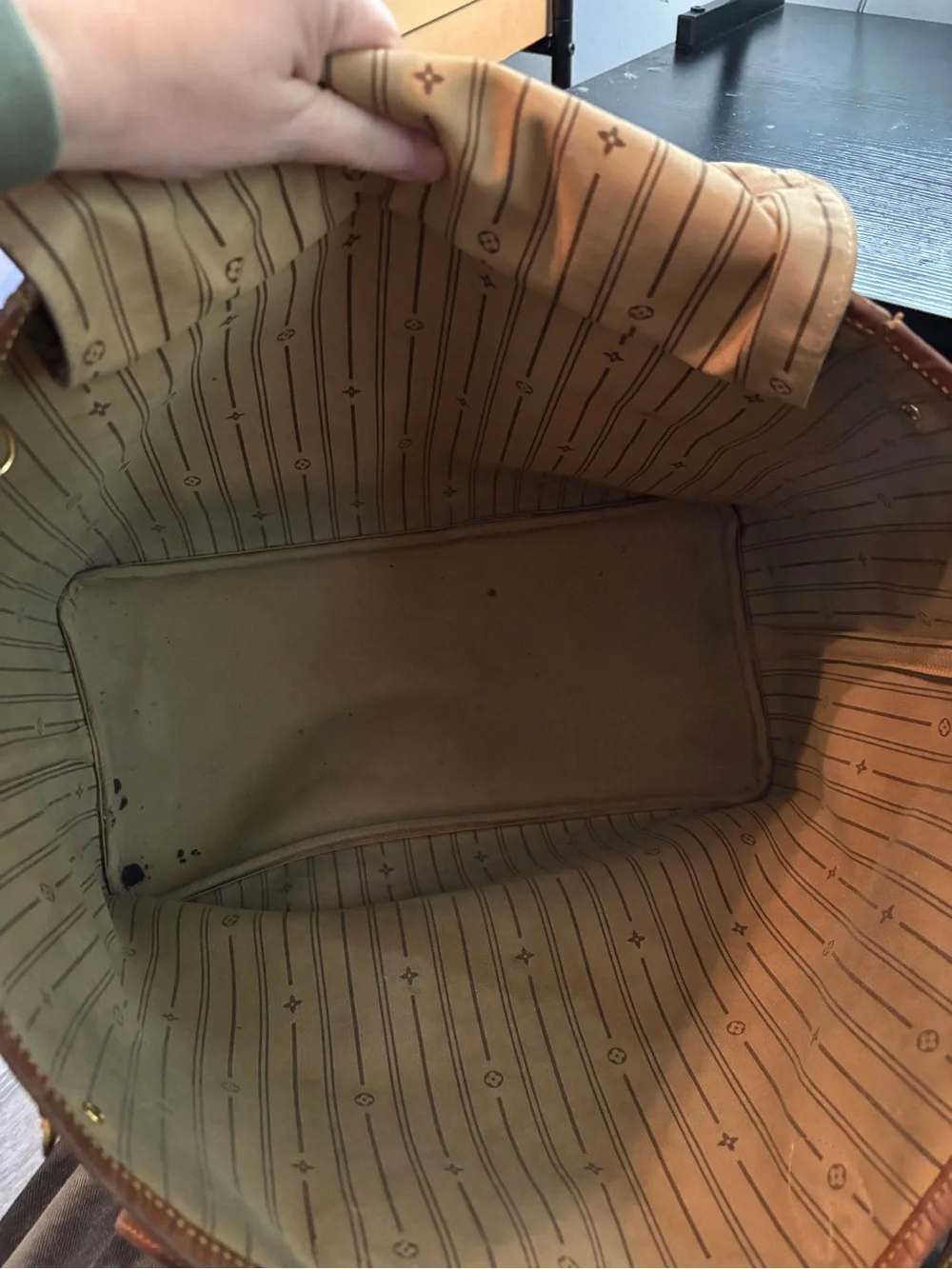 Authentic Louis Vuitton Neverfull GM Monogram Canvas Shoulder Bag -Code SD4018 - Picture 14 of 16